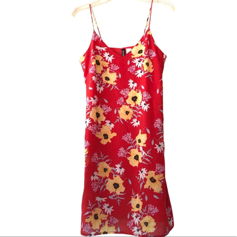 H&M Divided red floral v-neck dress, women’s size 6